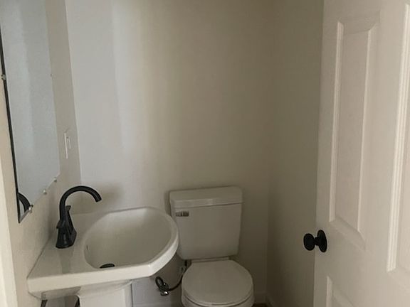 4th image of 802 S Locust St
