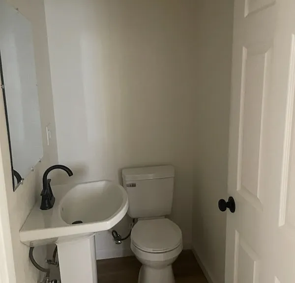 802 S Locust St — Photo 4