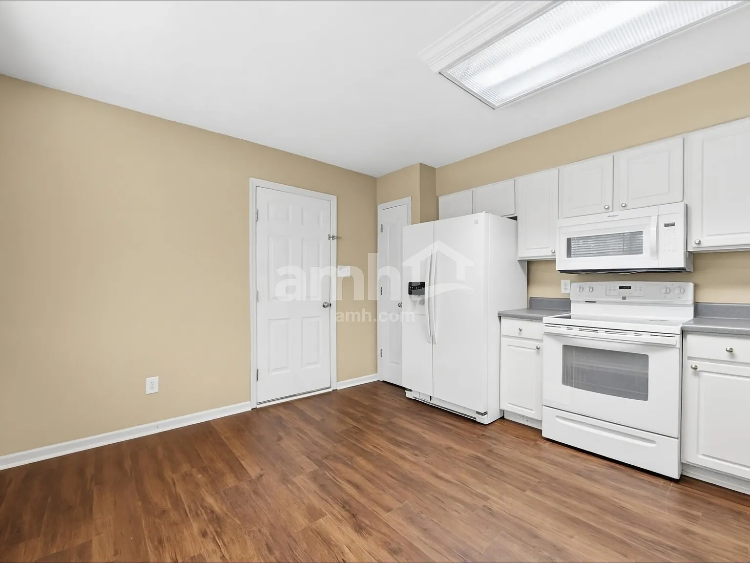 3 bed, 2.5 bath, 2016 sqft, $2,415 — Photo 3