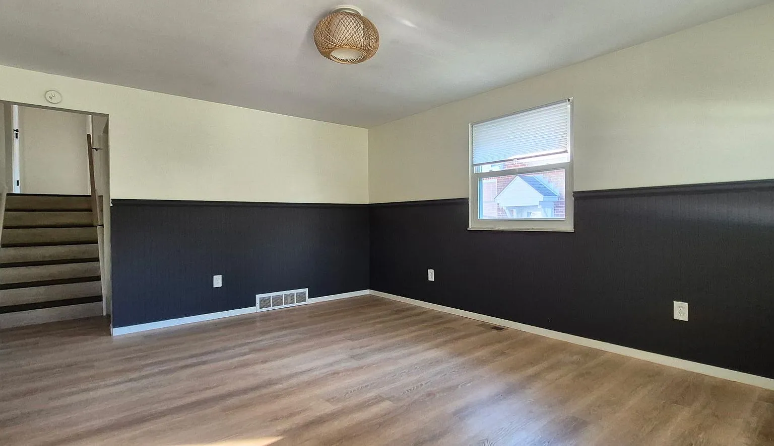 Charming 3-Bedroom Oakwood Home 319 Orchard Dr — Photo 3