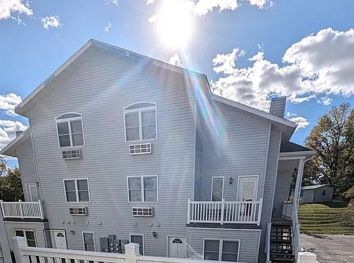 318 E Davis St #B Photo 1