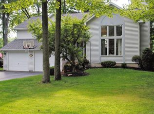 8356 Cobblestone Ct, Eden, NY 14057