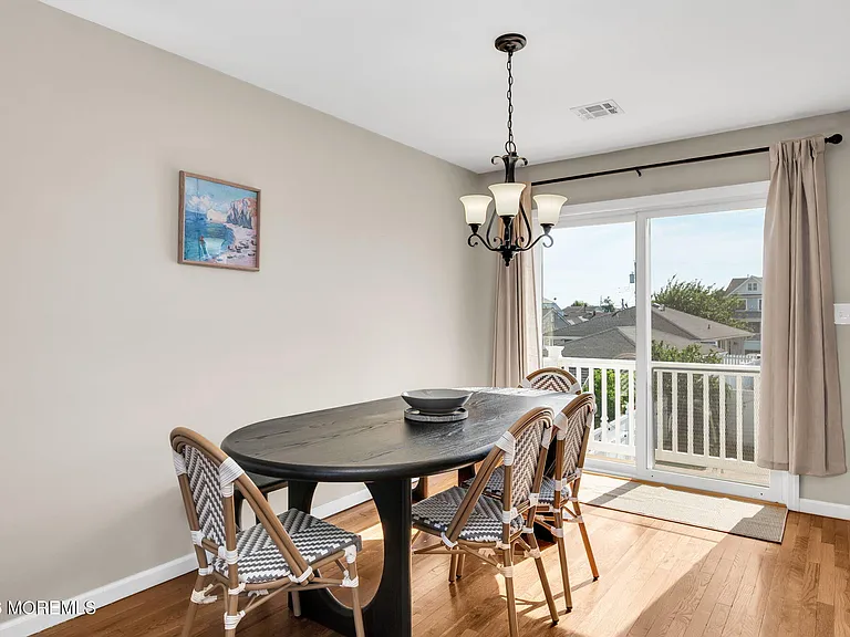 116 Cornell Ave — Photo 10