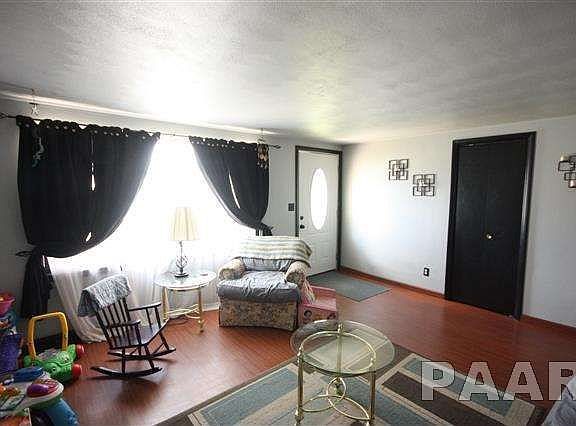 4th image of 106 NE Railroad St