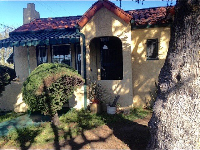 1st image of 1047 W 65th St