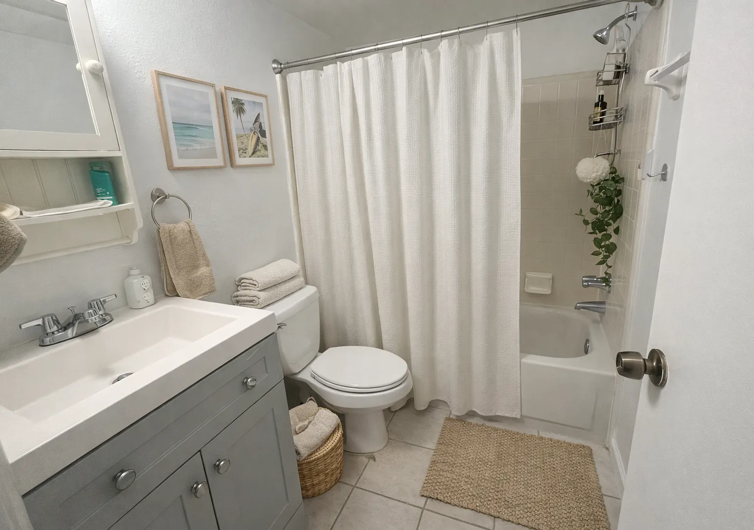 True 1 Bedroom Overlooking Doak Campbell — Photo 4