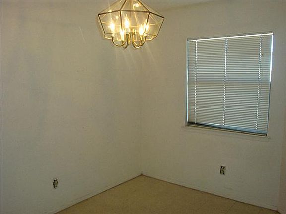 5th image of 1535 Common Dr