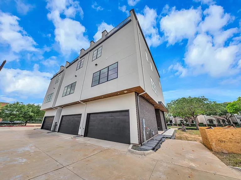 1135 Lake Pointe Pkwy — Photo 42