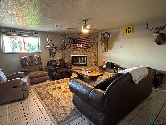 3rd image of 420 E Aspen St