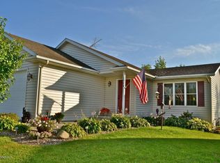 1924 Pioneer Ln, Zumbrota, MN 55992