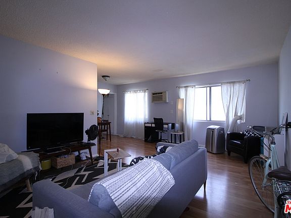 3rd image of 712 N Jackson St APT 8