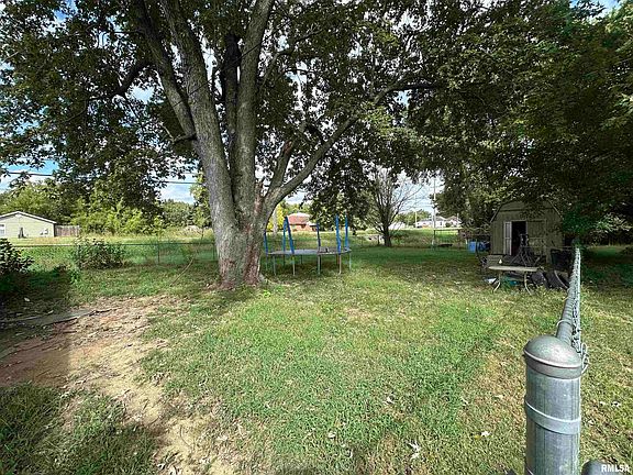 4th image of 820 N 20th St