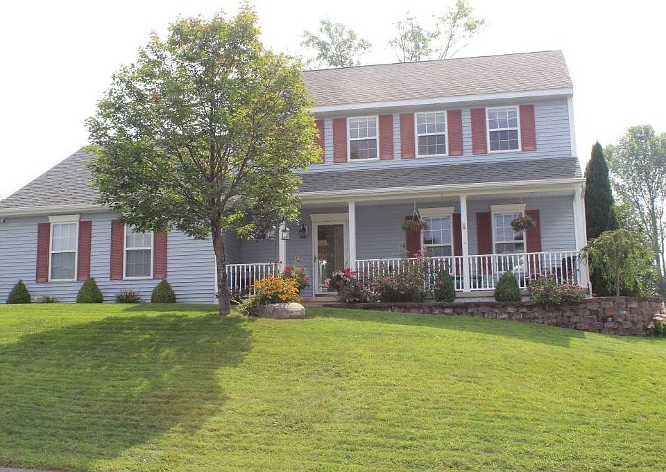 1st image of 4 Clare Castle Dr