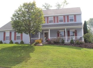 4 Clare Castle Dr, Colonie, NY 12205