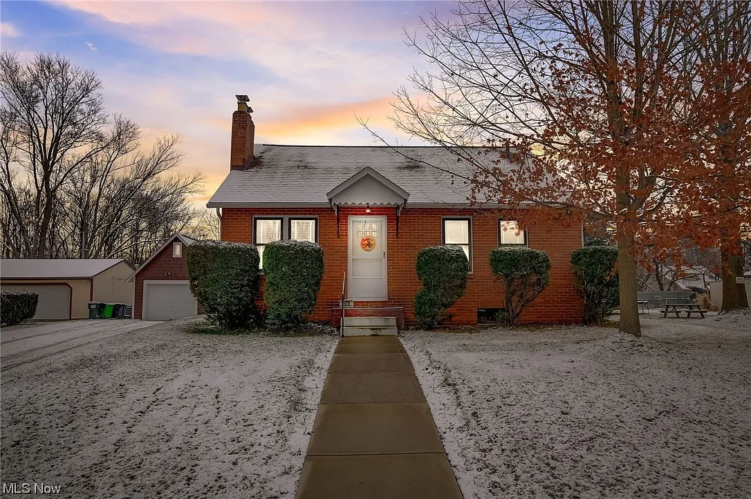 379 Buckeye Ave photo 1
