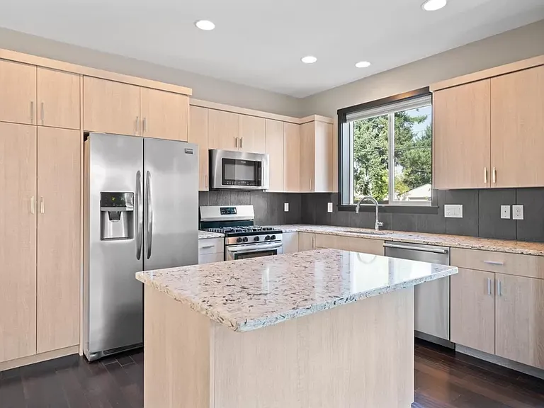 6509 SE 62nd Ave — Photo 9