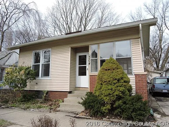304 W Illinois St photo 1