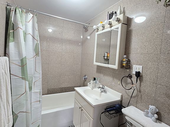5th image of 3018 23rd St #2F