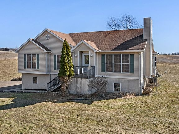 3rd image of 10240 Manor Rd NE