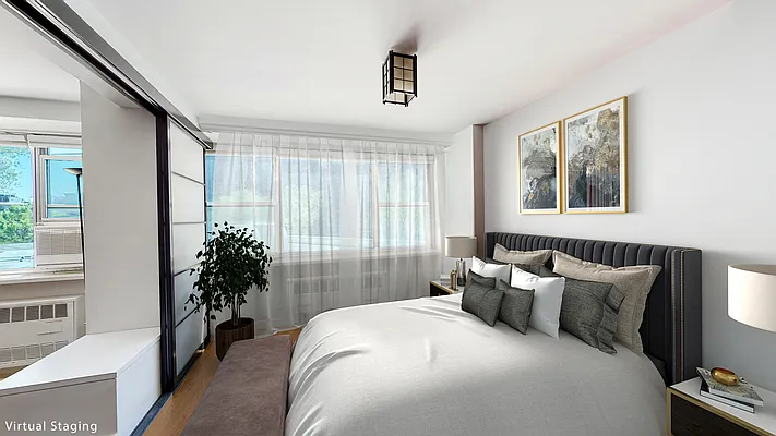 Sold by R New York | media 7
