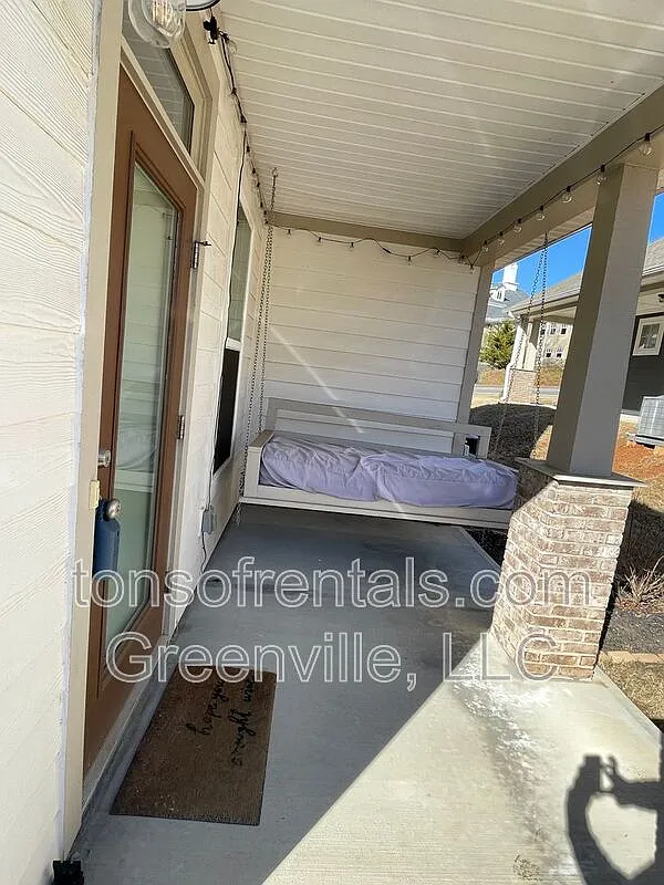 3 bed, 2.5 bath, 1557 sqft, $2,300 — Photo 3