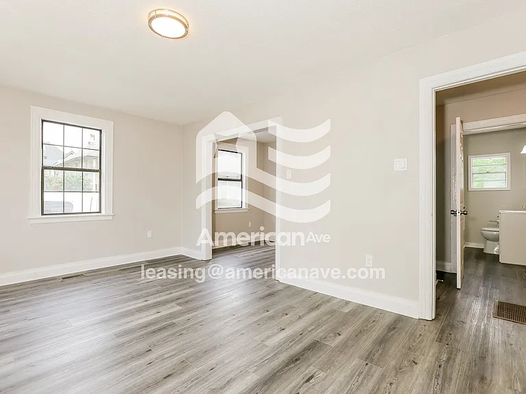 985171_004_living_room_13704335.jpg