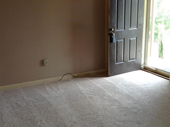 5th image of 18 Cherry Hill Dr