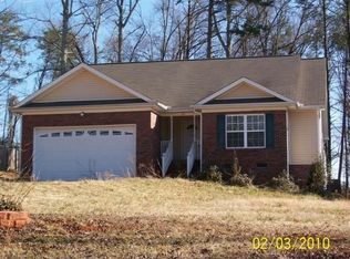 135 Jordan Creek Farm Rd, Wellford, SC 29385