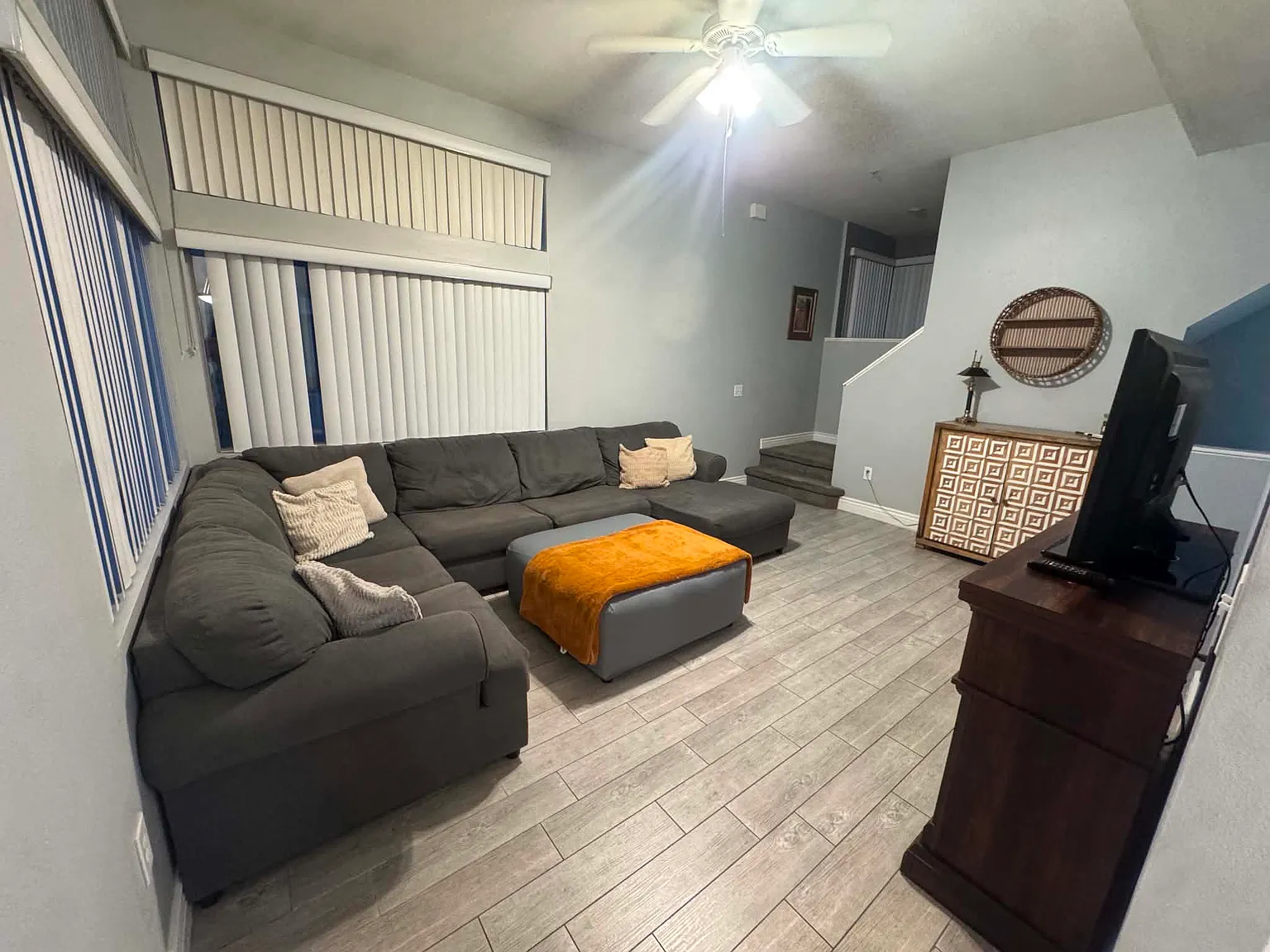 3 bed, 1296 sqft, $2,500 — Photo 2
