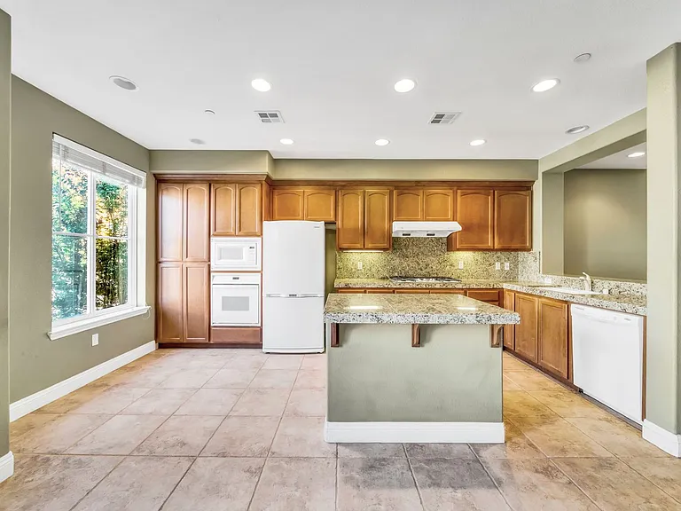 48954 Woodgrove Cmn — Photo 4