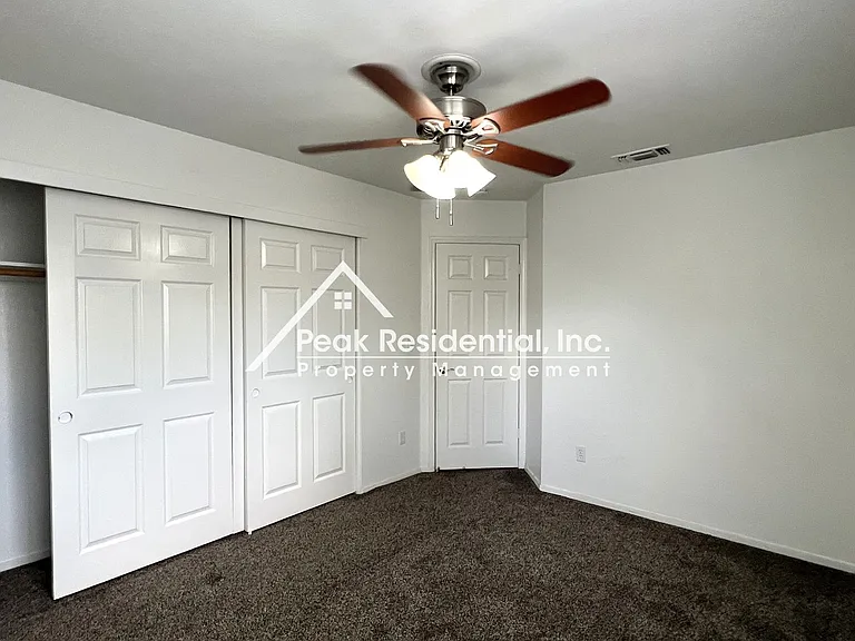 8274 Golden Park Ct — Photo 11