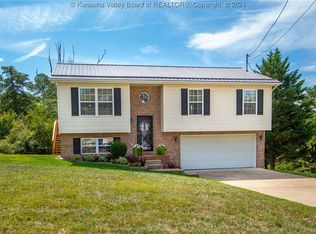 41 Oakvale Rd, Hurricane, WV 25526