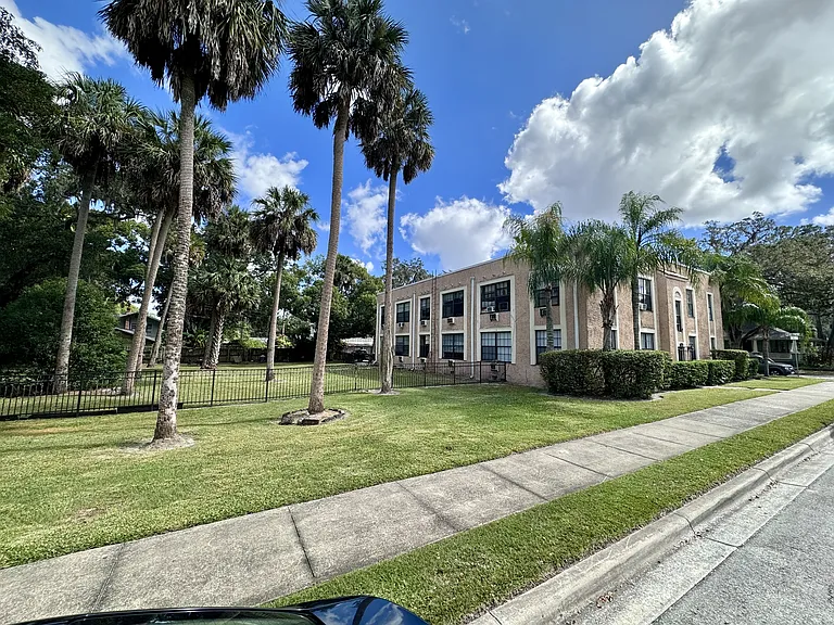 1717 S Park Ave — Photo 11