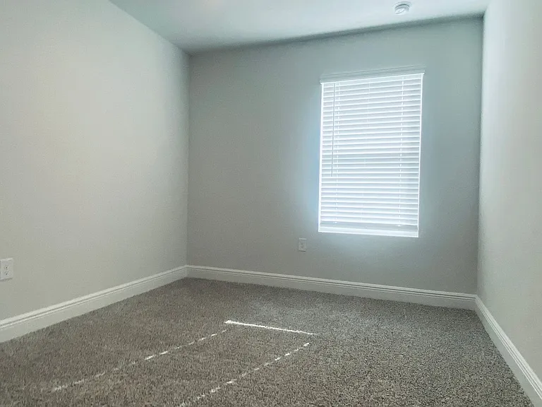 710 E Giese Ln — Photo 19