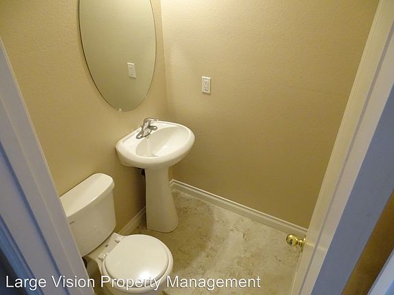 4th image of 9272 Pembrook Falls Ave