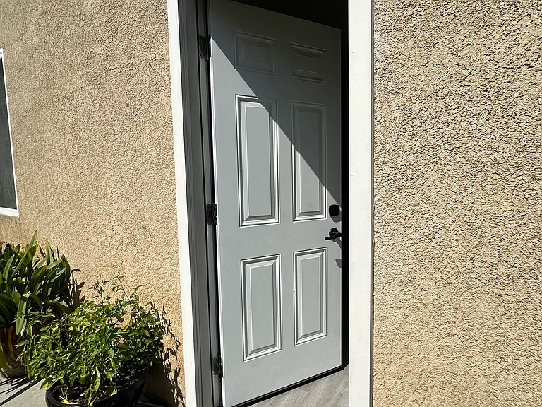 1912 W Ash St — Photo 2
