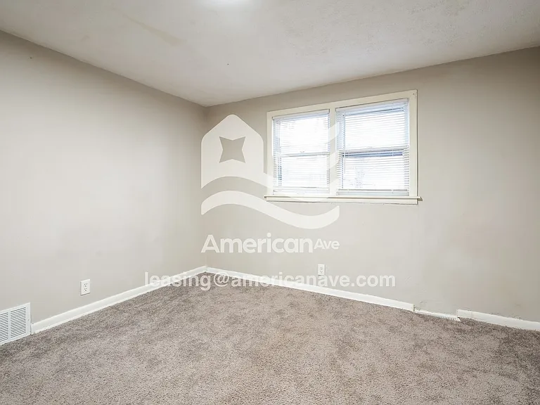 1715996_007_wm_-_main_bedroom_13389314.jpg