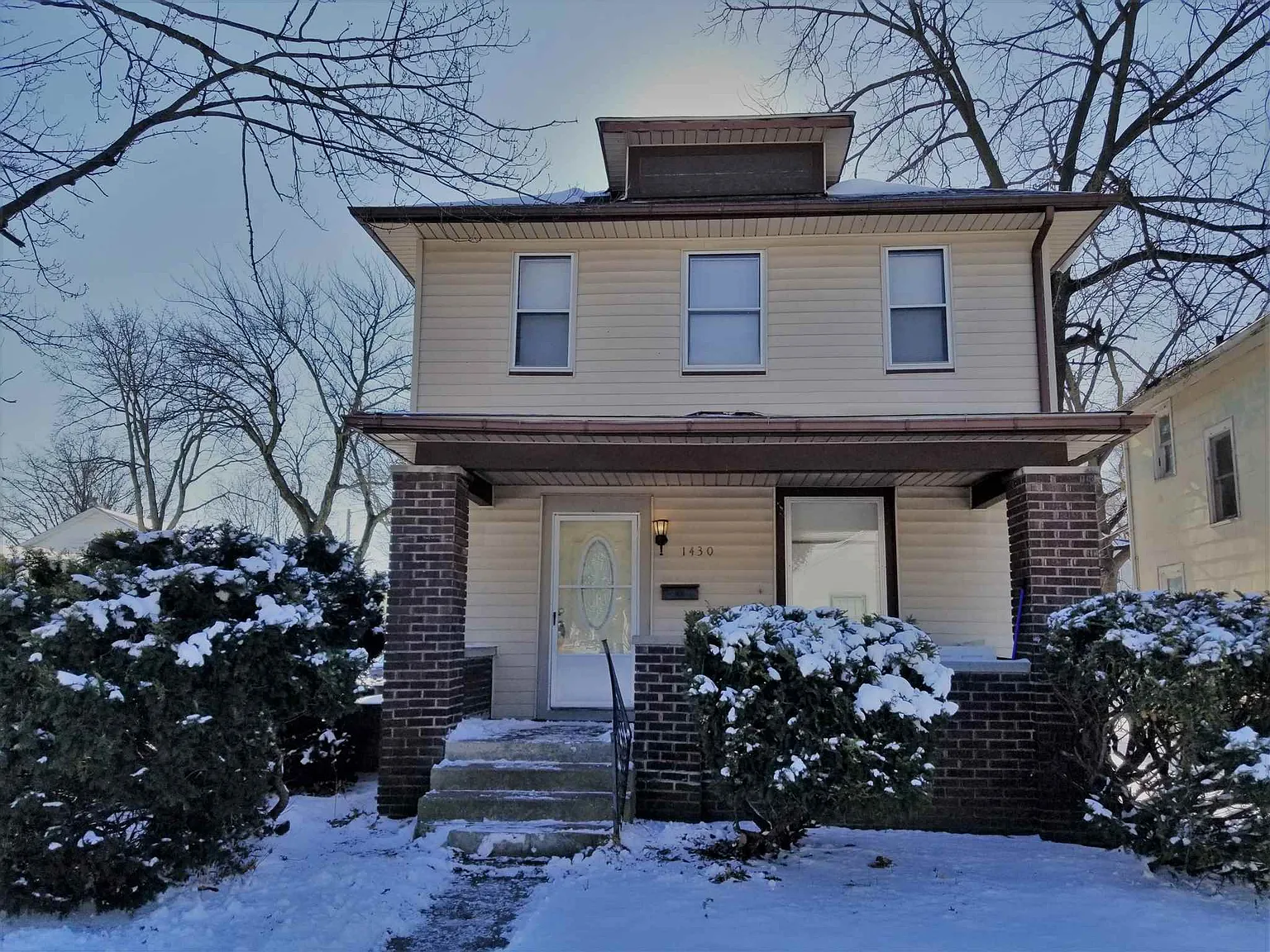 1430 Eckart St photo 1