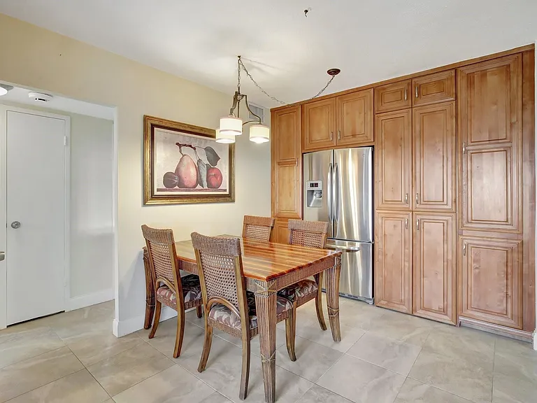 2555 NE 11th St #Penthouse 09 — Photo 14