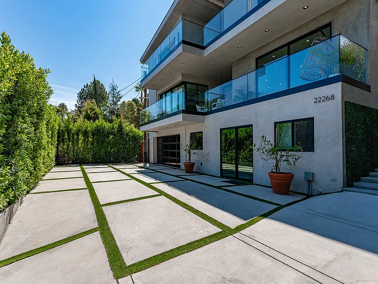 22270 Avenue San Luis — Photo 4