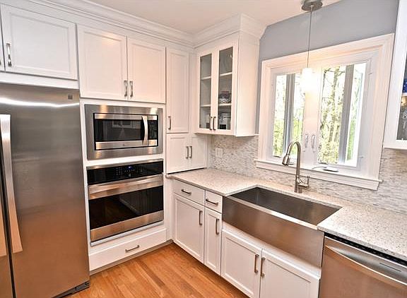 4th image of 27 Dogwood Dr