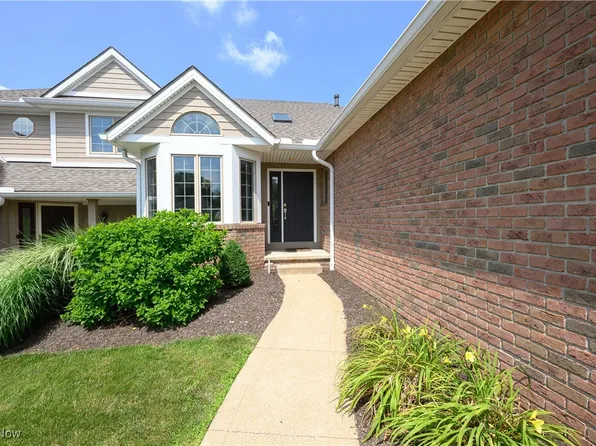 6263 Doral Dr NW, Canton, OH 44718