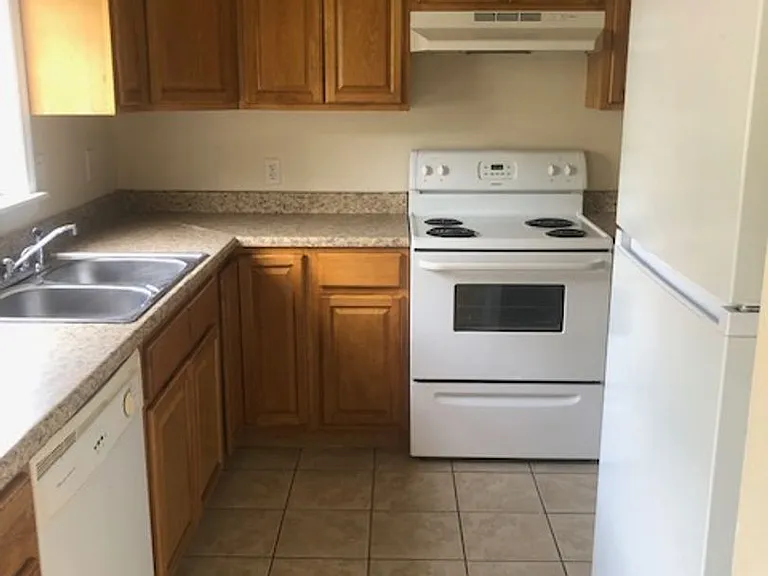 3228 Kanawha Terrace — Photo 4