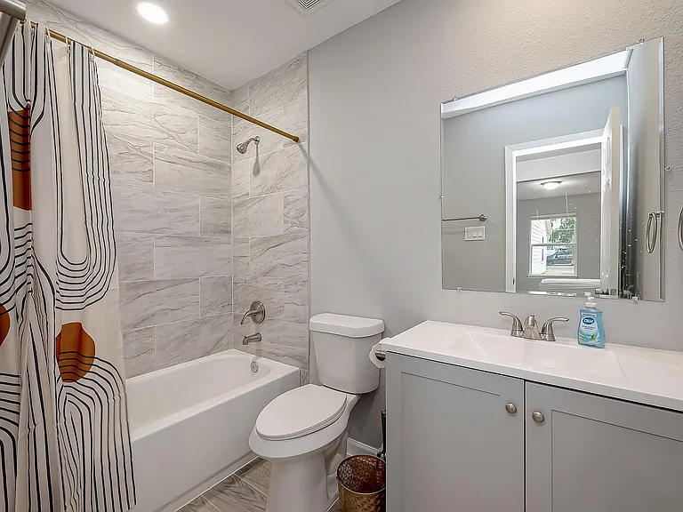 The Garfunkel's Private Bath