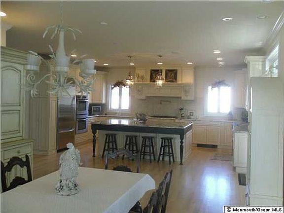 4th image of 32 Osborne Ave