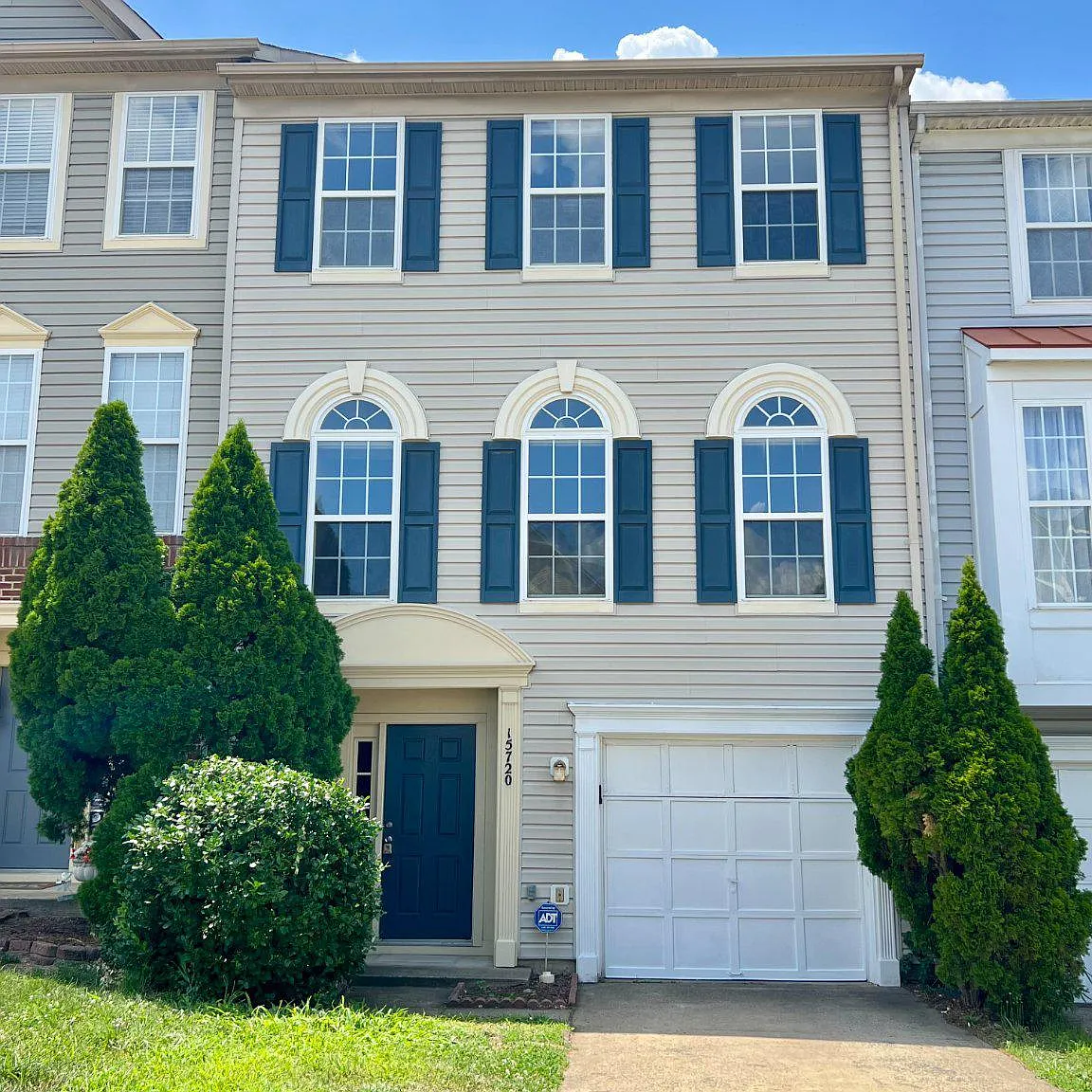 3 bed, 4.0 bath, 2650 sqft, $2,950 — Photo 1