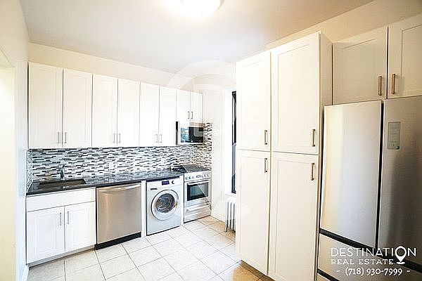 1st image of 272 6th Ave APT 4L