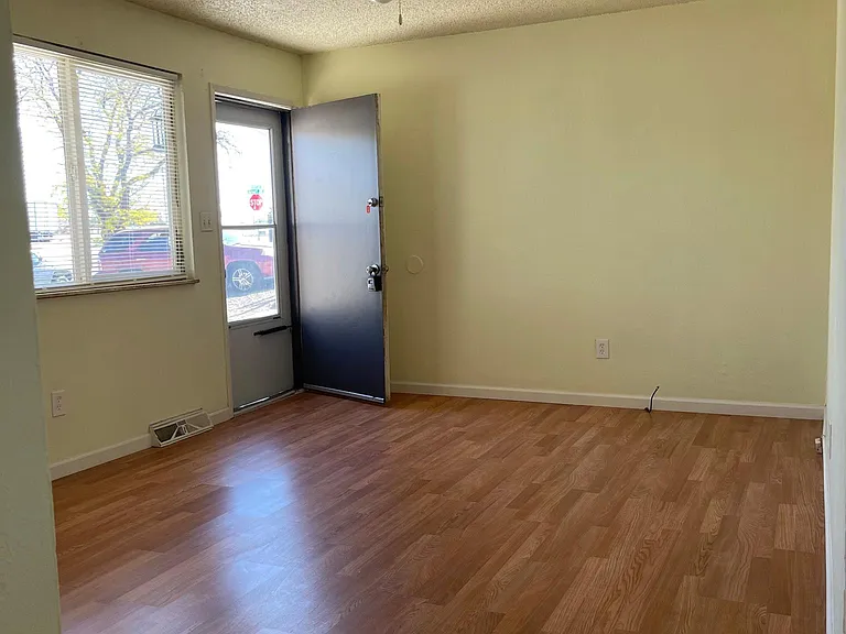 16832 E 13th Ave — Photo 10