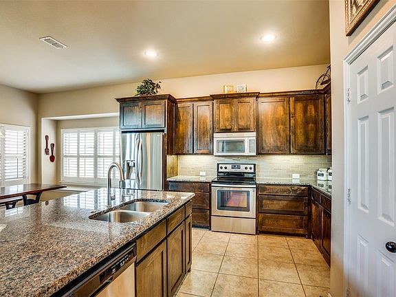 4th image of 3010 Francesca Dr