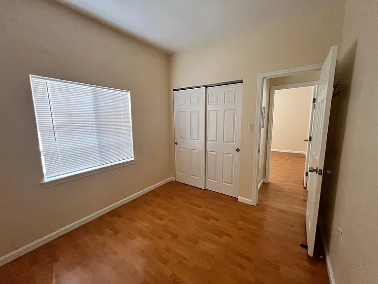 22970 Sutro St — Photo 8